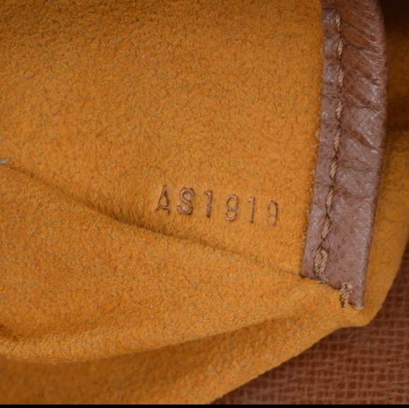 AUTHENTIC Louis Vuitton Mussette Salsa - Picture 8 of 9